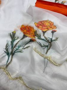 Sari de créateur Floral Grace, Sari Royal Blossom, Sari en soie avec perles et Katdana, Soie Tebby douce, imprimé floral avec perles et Katdana - Product Image 5