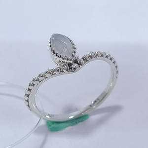 Anillo de Plata de Ley 925 con Forma de V Chevron, Labradorita y Piedra Lunar, Colección Vintage, Anillos de Boda - Product Image 3