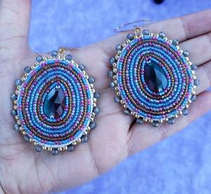 เครื่องประดับทำมือจากแก้วปักลูกปัด รุ่น KH-7719 ของ Khadim Handicrafts พร้อมตัวล็อคและตะขอเกี่ยว เครื่องประดับแฟชั่นสำหรับผู้หญิงจากอุตรพัฎฐ์เบจีสถาน - Product Image 2