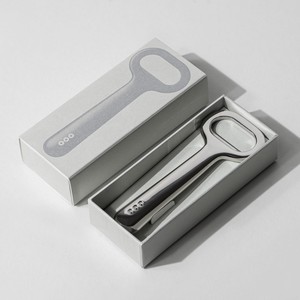Décapsuleur vintage en chrome argenté en forme d'épinglette, design métallique robuste, accessoire de bar original et unique - Product Image 5