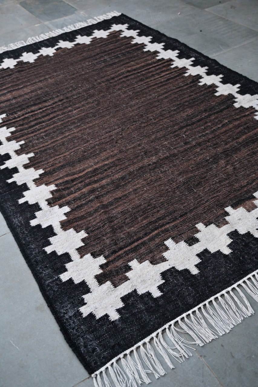 สีน้ำตาล