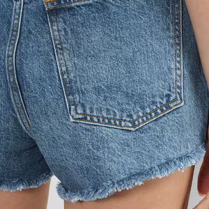 Shorts déchirés pour femmes avec design de haute qualité, personnalisation du logo possible / avec poches latérales et fermeture à boutons - Product Image 4