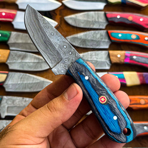 Couteaux de chasse et de dépecage OEM en gros de type Damas, fabriqués à la main, à lame fixe, pointe clip, épaisseur 0,5 mm, manche en bois, qualité industrielle - Product Image 1