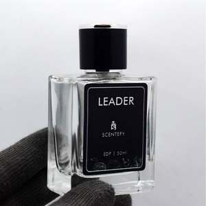 สติ๊กเกอร์ติดขวดน้ำหอมกันน้ำ ติดทนนาน กลิ่นหอม ติดแน่น |   สติกเกอร์ฉลากโลหะพิมพ์ลายแบรนด์หรูหราแบบกำหนดเอง - Product Image 1