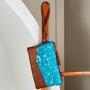 Pochette en cuir de vachette métallisé pour femmes, enveloppes décontractées, bracelets et pompons, vente en gros de sacs à main pour femmes - Product Image 4