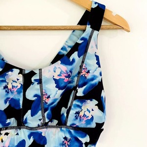 เสื้อชั้นในกีฬาสำหรับผู้หญิง ออกกำลังกาย โยคะ ฟิตเนส แบบไร้ตะเข็บ คอวีลึก ปรับสายได้ รองรับสูง รับสั่งทำโลโก้ - Product Image 5