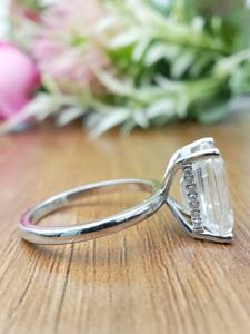 Anillo de Compromiso y Boda D'VINS JEWELS con Forma de Esmeralda, Corte Brillante, Color D, Plateado en Oro Blanco, Certificado - Product Image 5