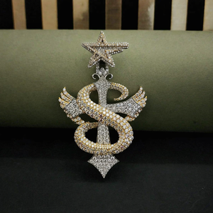 Colgante de diseño de serpiente con cruz y estrella helada de plata de ley S925 con diamante cultivado en laboratorio de 10 quilates, de dos tonos, moderno y llamativo para hombre - Product Image 2