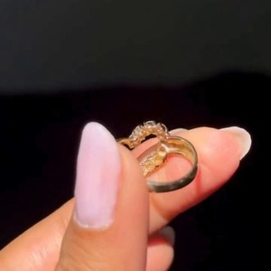 Bague de promesse en or massif 14 carats avec diamant rond de laboratoire pour femme, cadeau moderne et élégant pour les amoureux - Product Image 4