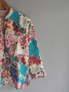 Veste matelassée patchwork fleuri pour femme, col mandarin, manches longues, rembourrage polyester, vêtement d'extérieur printemps, cadeau pour elle - Product Image 3