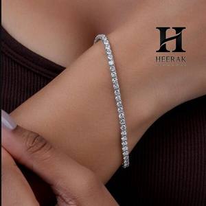 Pulsera de tenis clásica con diamantes cultivados en laboratorio de corte brillante redondo, oro blanco de 14K y plata de ley S925 - Product Image 3