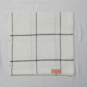 Serviette de table carrée en lin à carreaux noirs et blancs, faite à la main, lavable en machine, style classique - Product Image 3