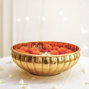 Tendance Actuelle : Vase de Table Décoratif en Aluminium Fait Main, Design Moderne, Finition Dorée, Écologique, Idéal pour l'Eau - Exportation Jaffs - Product Image 1