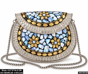 Pochette de soirée de luxe pour femme, motif à pois, avec cadre métallique orné, idéale pour mariages et soirées. - Product Image 6