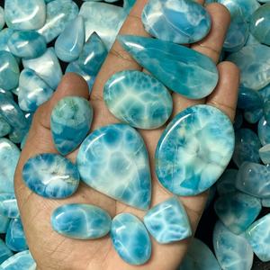 Vente en gros de cabochons de larimar naturel bleu de haute qualité, formes variées, pour la fabrication de bijoux, Rida Creations, bleu et blanc nuage - Product Image 4