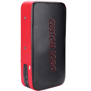 Bouclier de frappe en PVC souple réglable rouge et noir avec logo personnalisé, absorption des chocs élevée, léger pour l'entraînement de boxe - Product Image 1