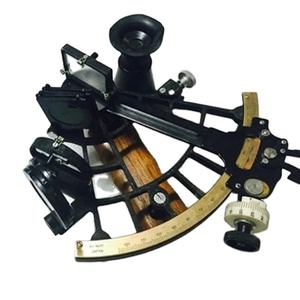 Look élégant en laiton Ship Sextant allemand Sextant avec boîte en bois dur Fait à la main de qualité supérieure pour la décoration de l'hôtel à la maison en basse quantité minimale de commande - Product Image 1