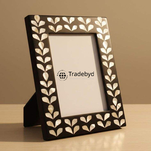 Elegante y Creativo Marco de Nácar Hecho a Mano con Incrustaciones de Concha y Acabado Brillante para Fotos de Tradebyd - Product Image 1