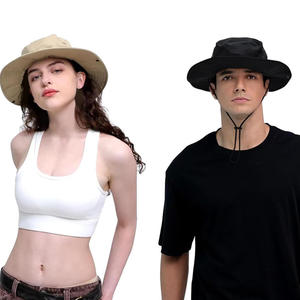 Gorra de camionero personalizada de malla con serigrafía, diseño de bloques de color, cierre trasero ajustable y panel frontal con logo personalizado para unisex - Product Image 5