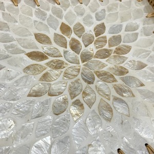 Plateau décoratif en rotin fait main avec incrustations de nacre, écologique, en coquillages naturels, pour la maison, la cuisine, la table, utilisation décorative et de service - Product Image 5