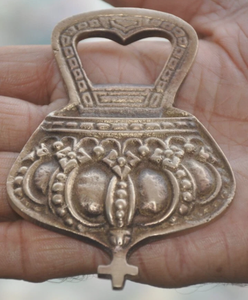 Vintage Brass Embossed Handcrafted Crown Shape Bottle Opener <b>Engraved</b> Royal Design Decorative Metal Bar <b>Tool</b> - Product Image 4