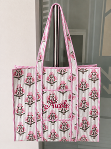 Bolsa de Mano Utilitaria para Uso Diario Hecha de Algodón Acolchado con Estampado Floral Hecho a Mano para Compras, Viajes y Trabajo - Product Image 4