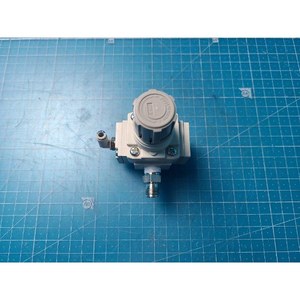 Régulateur de pression pneumatique SMC série AR20K AR20K-02-B avec protection contre le reflux, utilisé comme équipement semi-conducteur d'occasion - Product Image 2