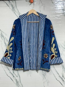 Chaqueta Suzani de Terciopelo Hecha a Mano con Diseño Dinámico Explosivo y Comodidad Superior, Abrigo de Invierno Bohemio con Bordado Floral, Prenda Exterior Artesanal - Product Image 3