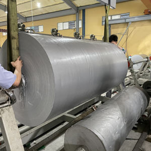 Bâche en PE argentée, haute résistance, grande capacité, options de taille et de couleur personnalisées pour la protection industrielle en extérieur - Product Image 1