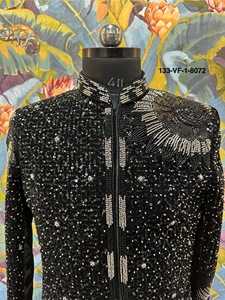 Manteau en velours noir pour le tapis rouge, style couture indo-occidentale, motif rayon de soleil, orné de perles argentées - Product Image 3