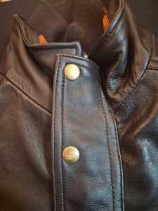 Chaqueta de invierno para hombre de cuero genuino con forro de sherpa. - Product Image 4
