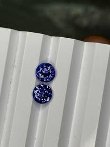 Jai Narayan Gems - Par de Gemas Preciosas de Tanzanita Natural de 2.37 Ct, Corte Brillante, Color Azul Violeta, con Certificado de Terceros - Product Image 3