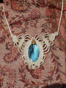Collier en macramé blanc fait main avec pendentif en pierre de labradorite bleue naturelle, style bohème tribal, cordon réglable, bijoux de mode pour femmes - Product Image 4