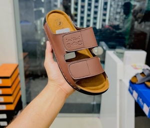Sandalias Planas de Cuero para Hombre LeeNiko, Punta Abierta, Doble Correa, Forro de Microfibra Transpirable, Cómodas Pantuflas de Verano - Product Image 1