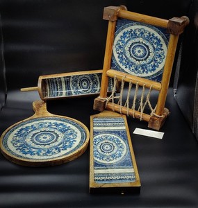 Ensemble de 4 plateaux de service en bois naturel, élégants et polyvalents, plateaux de service pour les fêtes, plateaux à charcuterie, ensemble de service pour la maison et la cuisine - Product Image 1