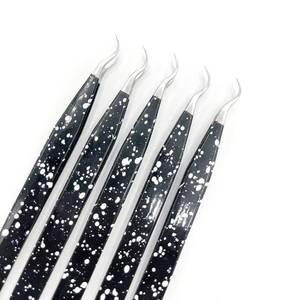 Pinzas de Precisión para Pestañas de Acero Inoxidable con Diseño de Puntos Negros y Punta Suave para Aplicación de Extensiones de Pestañas - Product Image 5