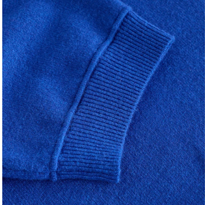 Pull en maille bleu cobalt super doux à manches courtes pour femme, col rond, pull décontracté avec poignets et ourlet côtelés - Product Image 5