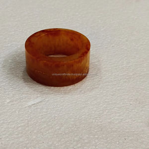 Anneaux de serviette en résine de couleur unie tendance pour la décoration de table, fabricant d'accessoires de table pour restaurants et hôtels - Product Image 1