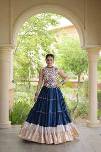 Conjunto de Lehenga Choli Azul Multicolor Especial para Navratri, con Trabajo de Espejos, Muselina de Algodón, para Fiestas Garba Dandiya, de Secado Rápido, Diseño Exclusivo - Product Image 3