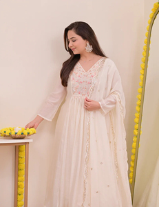 Ensemble Kurta Pantalon avec Dupatta pour femmes, design classique élégant, nouvelle collection, séchage rapide, toutes saisons, idéal pour les fêtes - Product Image 2