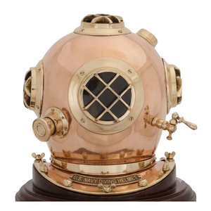 Casque de plongée en laiton Mark V avec base en bois, décoration nautique vintage, casque marin de collection, décoration de table, cadeau pour la maison ou le bureau - Product Image 1