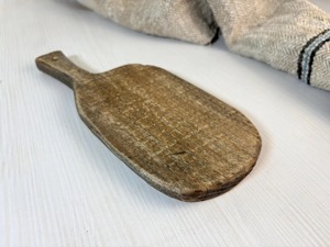 Grande planche à découper en bois artisanale avec rainure pour recueillir les liquides lors de la découpe des fruits ou de la cuisson de la viande - Product Image 3