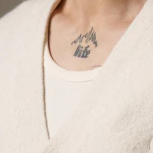 Cardigan en tricot neutre pour homme avec broderie, col en V boutonné, doux, tricot d'hiver, haut décontracté et tendance - Product Image 3