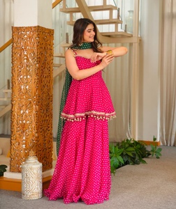 Ensemble palazzo long pour femme en faux georgette traditionnel avec imprimé Bandhej, dupatta vert et pompons, idéal pour les occasions de mariage - Product Image 3