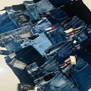 กางเกงยีนส์เดนิมผ้าฝ้ายจำนวนมากมีแบรนด์สำหรับเสื้อผ้าขายส่งพร้อมส่ง - Product Image 4