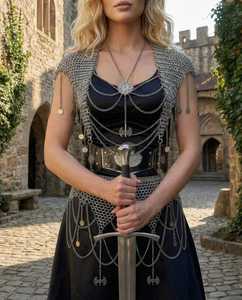Vestido de armadura de malla plateada con eslabones de acero y diseño antiguo para disfraz medieval - Product Image 3
