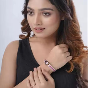 สร้อยข้อมือเงินแท้ 925 ชุบทองหรูหรา ดีไซน์สวยสง่าสำหรับผู้หญิง เหมาะเป็นของขวัญสำหรับงานปาร์ตี้ ประดับด้วยพลอยทรงเหลี่ยมมรกต - Product Image 1