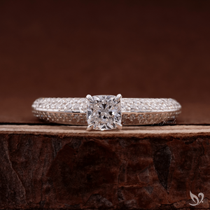 Anillo de compromiso delicado de oro blanco de 10 quilates con banda micro pavé y diamante cultivado en laboratorio de corte cojín de 0.50 quilates - Product Image 1