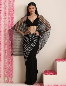 Sari KV de Georgette con Estampado Negro y Plateado y Blusa sin Coser - Product Image 1