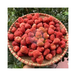 สตรอว์เบอร์รีอบแห้งทั้งลูก – ไม่มีน้ำตาล สตรอว์เบอร์รี FD สตรอว์เบอร์รีสดทั้งลูก 25 กรัม 50 กรัม 100 กรัม – ผลิตในเวียดนาม ขนมพรีเมียม - Product Image 1